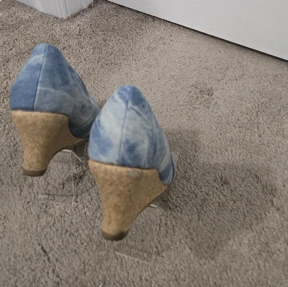 Women Wedge Heels - Picture 4 of 6